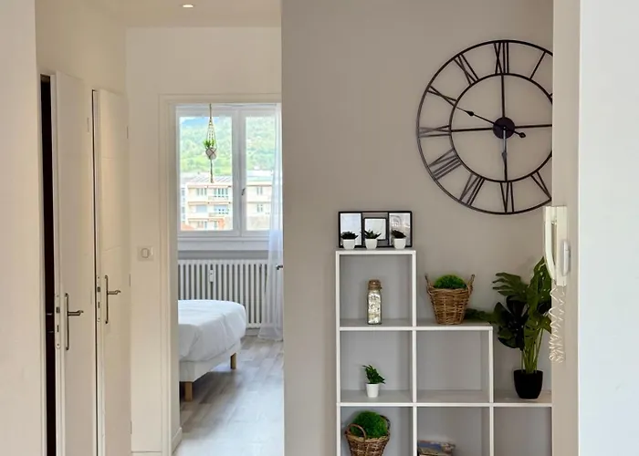 Le Victoria I Balcon & Garage, Plein-centre *